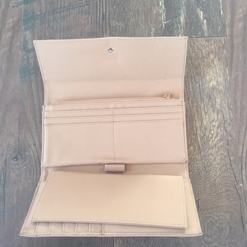 Liz Claiborne Wallet - Picture 3 of 6